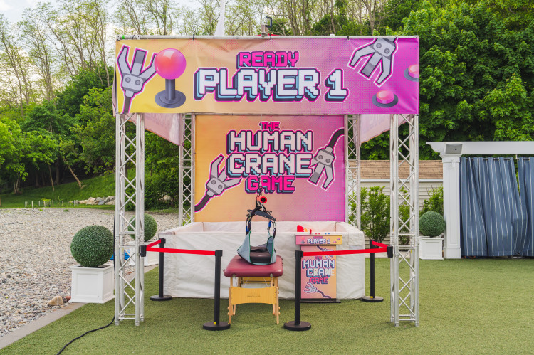 Human Crane Game