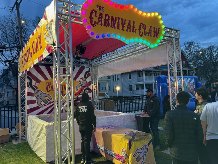 The Carnival Claw