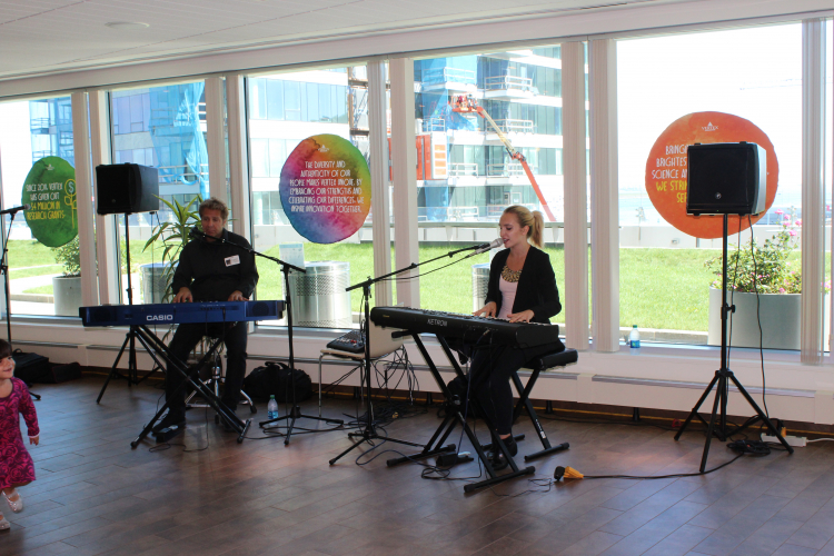 Dueling Piano Players