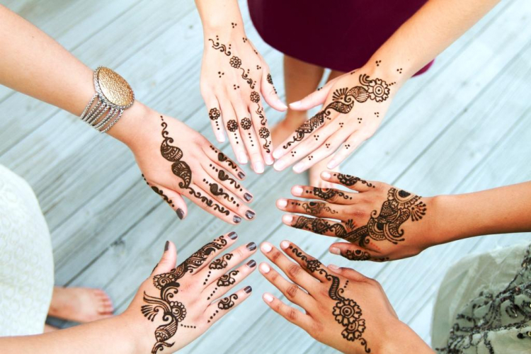Henna Artist